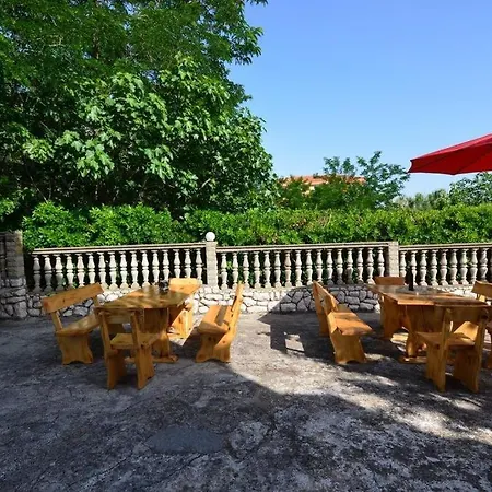 Гостевой дом In With Balcony, Wifi 4620-96 Лопар