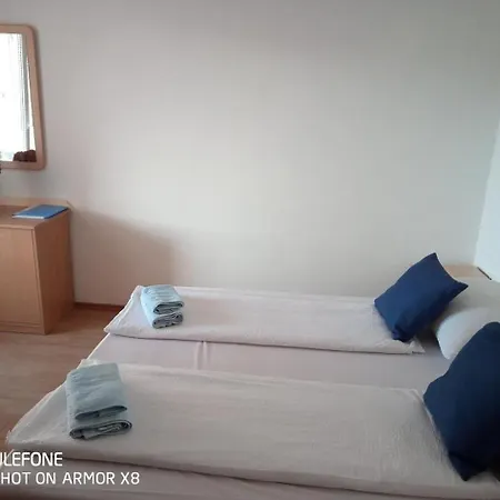 In With Balcony, Wifi 4620-96 Гостевой дом Лопар